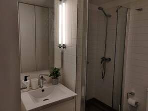 Doccia, asciugacapelli, asciugamani