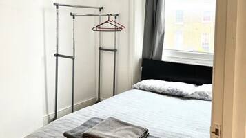 Departamento | 1 habitación, tabla de planchar con plancha, wifi gratis y ropa de cama