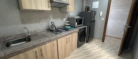 Fridge, oven, coffee/tea maker