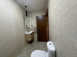 Dusche, Handtücher, Seife, Toilettenpapier