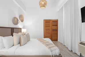 3 bedrooms, iron/ironing board, travel cot, WiFi - Gallery View | Modern and Urban Unit (San Juan)