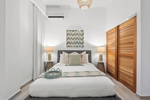 3 bedrooms, iron/ironing board, travel cot, WiFi - Gallery View | Modern and Urban Unit (San Juan)