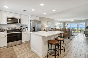 Refrigerador, microondas, horno, placa de cocina
