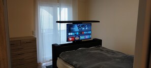 1 室のベッドルーム、セーフティボックス (室内)、アイロン / アイロン台、旅行用ベビーベッド