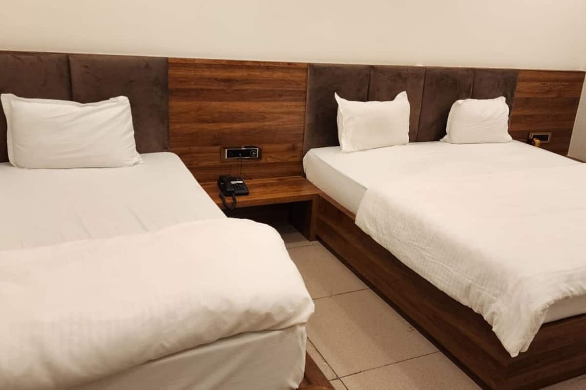 Luxury Room | Free WiFi, bed sheets