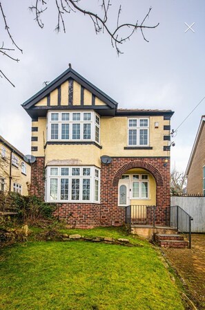 House | Exterior detail - Charming 4-bed House in Sheffield (Sheffield)