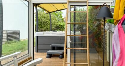 House with Jacuzzi in a Quiet Area – La Chaume District, Les Sables – Sleeps 6