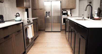 Luxurious 2BR/2BA Modern Getaway in Bakersfield