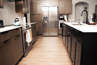 Luxurious 2BR/2BA Modern Getaway in Bakersfield