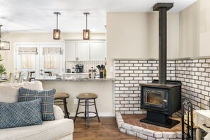 Interior - Game-Filled Haven: Spacious Cottonwood Retreat (Cottonwood)