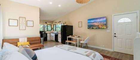 1 bedroom, iron/ironing board, travel cot, free WiFi