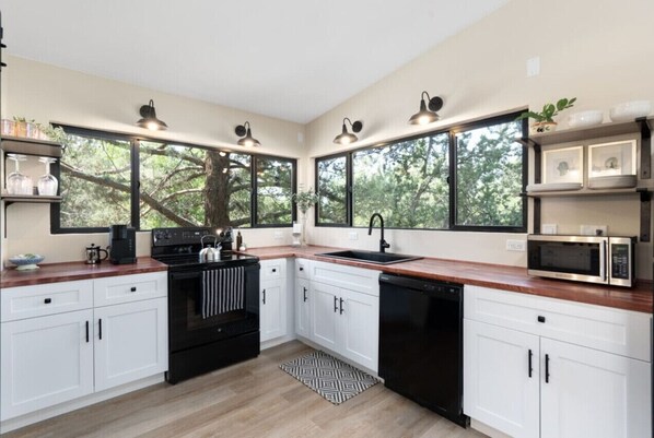 Fridge, microwave, oven, stovetop