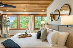 7 bedrooms, desk, iron/ironing board, free WiFi - 🏔️ Four Sisters Mountain Haven: Luxury, Hot Tub, Near Ski Lift & Village, $0 Cleaning & Pet Fee (Keystone)