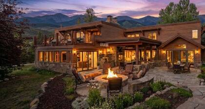 🏔️ Four Sisters Mountain Haven: Luxury, Hot Tub, Near Ski Lift & Village, $0 Cleaning & Pet Fee