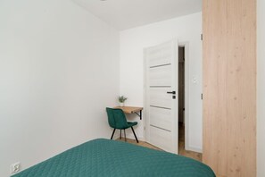 2 slaapkamers, een strijkplank/strijkijzer, wifi, beddengoed
