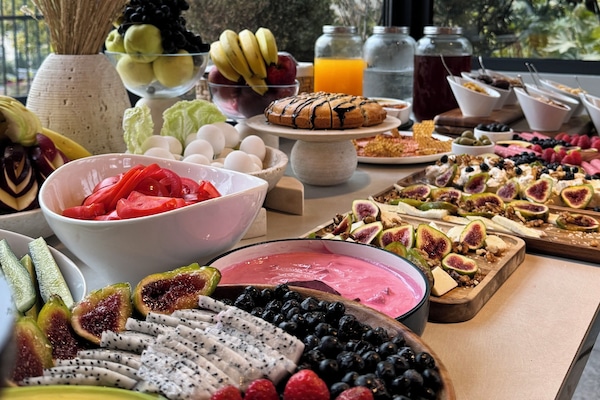 Daily buffet breakfast for a fee