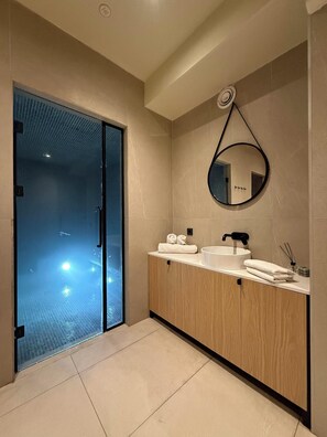 Sauna, hot tub, steam room, massages - Tbilisi Edition - Design Hotel (Tbilisi)