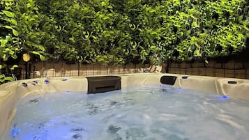 Baignoire à remous privée