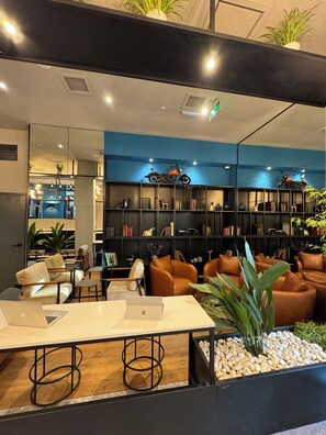 Lobby - Tbilisi Edition - Design Hotel (Tbilisi)