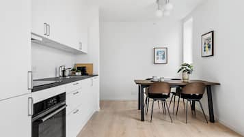 Jääkaappi, uuni, liesi, astianpesukone