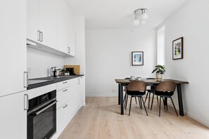 Réfrigérateur, four, plaque de cuisson, lave-vaisselle