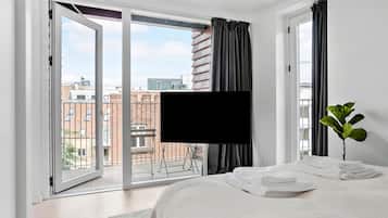 2 bedrooms, desk, iron/ironing board, WiFi