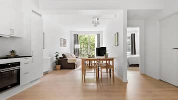 1 bedroom, desk, iron/ironing board, WiFi