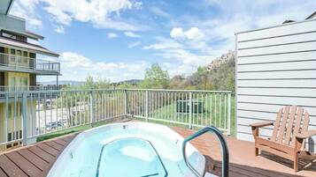 Tina de hidromasaje al aire libre