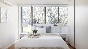3 bedrooms, iron/ironing board, free WiFi, bed sheets - Oceans Edge Retreat - Expansive Oceanfront Vista Steps To The Beach (Fishermans Bay)