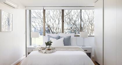 Oceans Edge Retreat - Expansive Oceanfront Vista Steps To The Beach