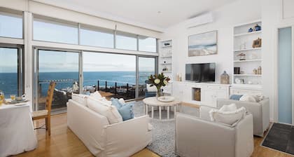Oceans Edge Retreat - Expansive Oceanfront Vista Steps To The Beach