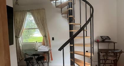 Cozy Tiny Home-Ideal for Couples & Solo Travelers