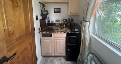 Cozy Lafayette Apartment - Kitchen, Free Parking & WiFi