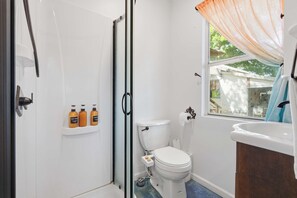 Shower, hair dryer, towels, shampoo - Cozy Tiny Home-Ideal for Couples & Solo Travelers (Lafayette)