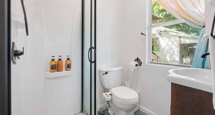 Cozy Tiny Home-Ideal for Couples & Solo Travelers