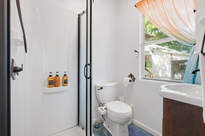 Cozy Tiny Home-Ideal for Couples & Solo Travelers