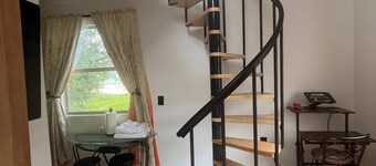 Cozy Tiny Home-Ideal for Couples & Solo Travelers