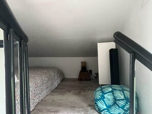 1 habitación, wifi y ropa de cama