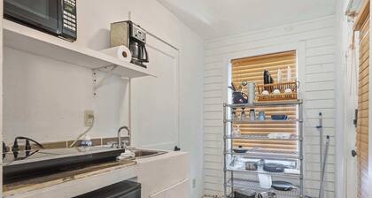 Cozy Tiny Home-Ideal for Couples & Solo Travelers