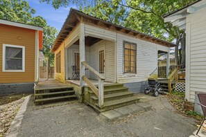 Exterior - Cozy Tiny Home-Ideal for Couples & Solo Travelers (Lafayette)