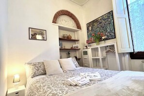 1 habitación, tabla de planchar con plancha, wifi y ropa de cama