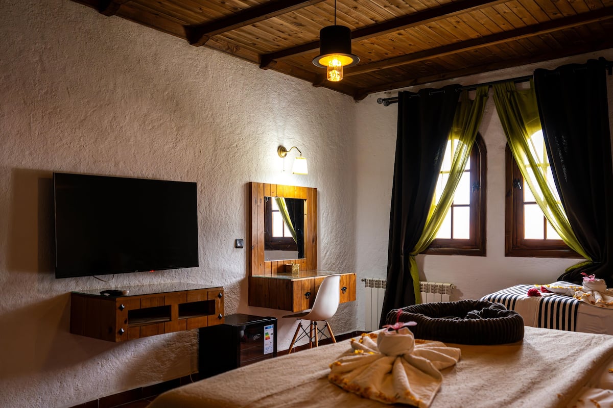 Premium bedding, soundproofing, free cots/infant beds, free WiFi