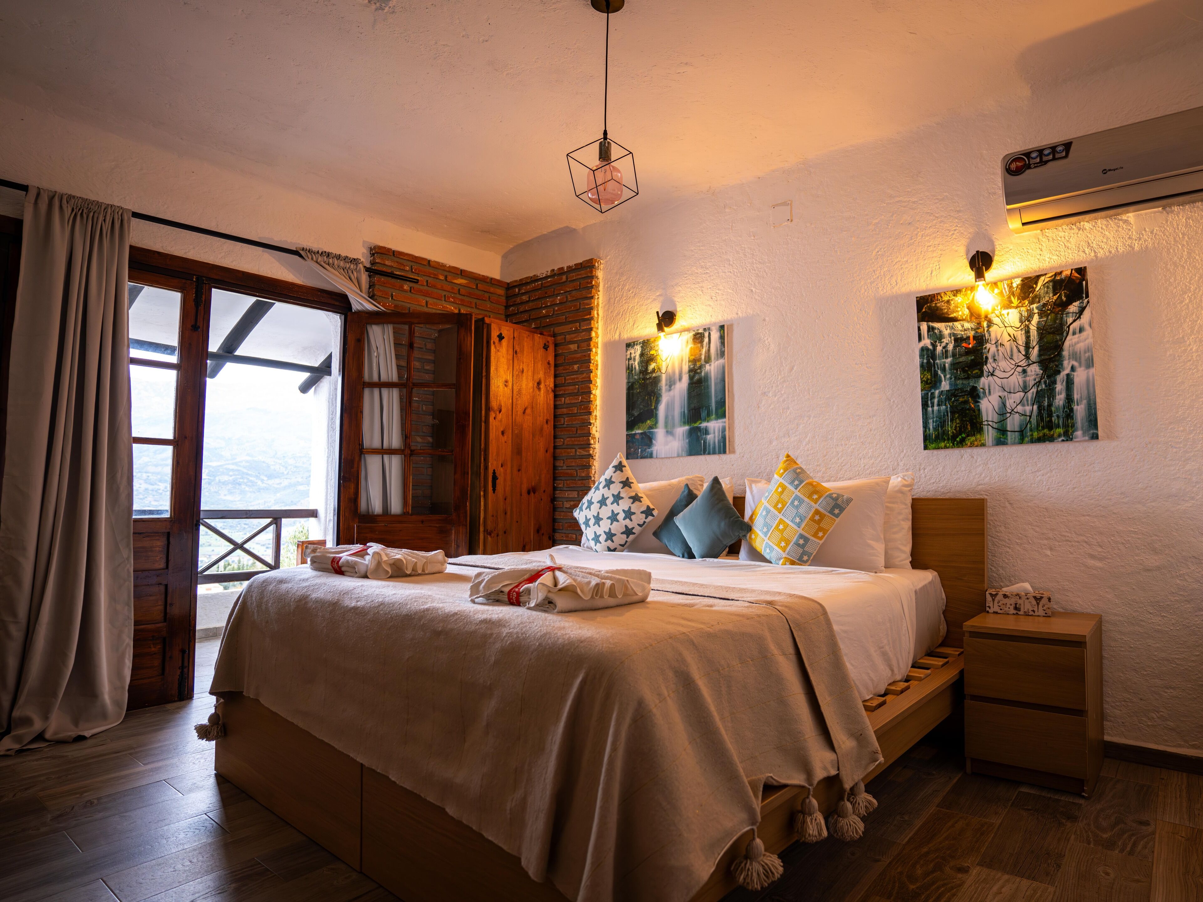 Habitación Deluxe, vista a la montaña | Ropa de cama de alta calidad, insonorización y cunas gratuitas 