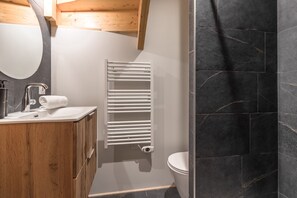 Bruser, hårtørrer, håndklæder, Sæbe