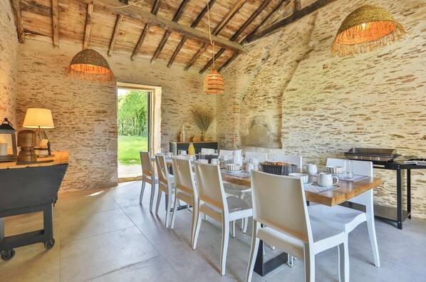 Dining - L'Augizière - Villa 5 étoiles avec piscine, étang et foret. (Le Girouard)