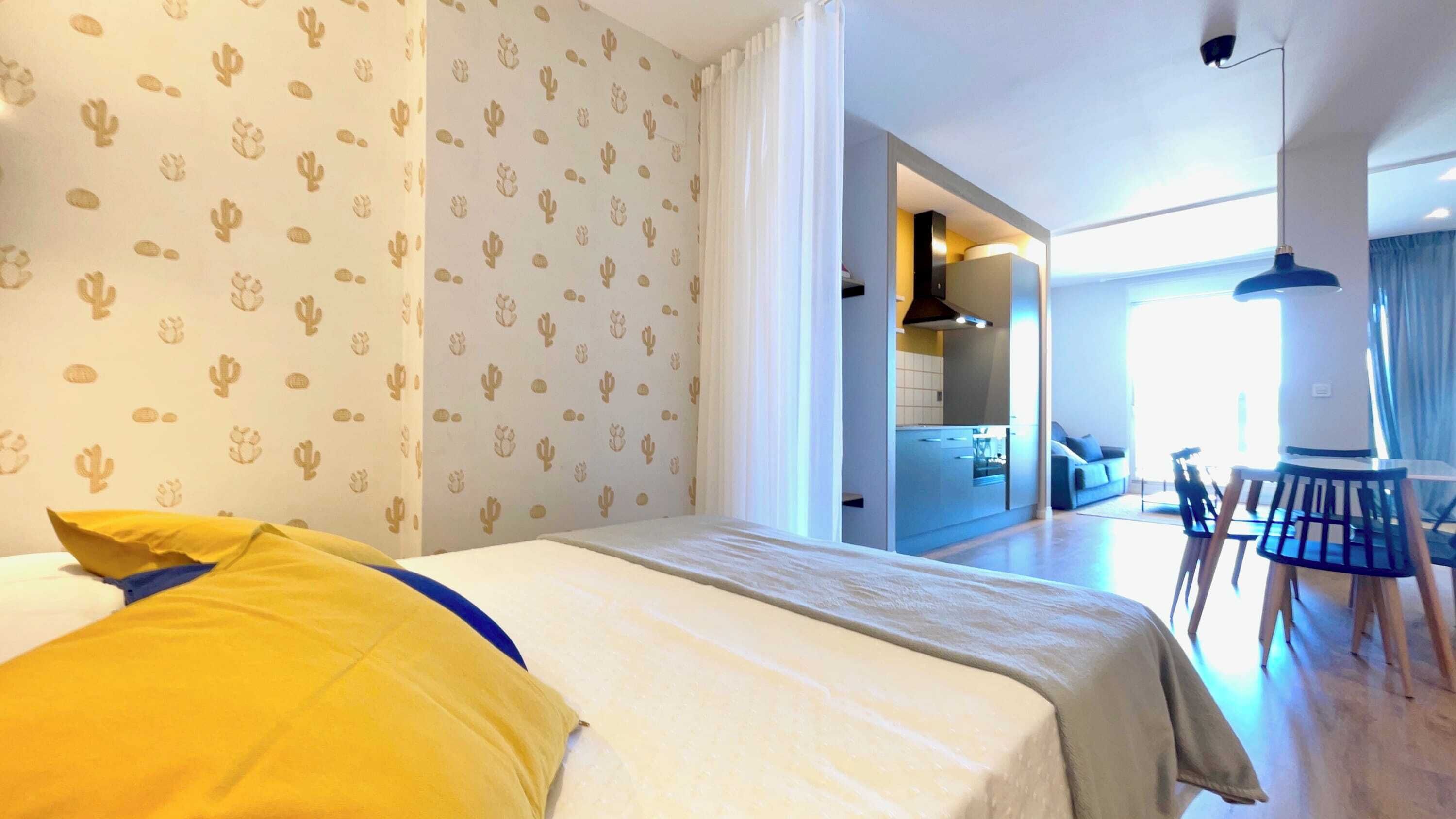 1 chambre, bureau, fer et planche à repasser, Wi-Fi