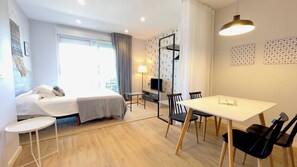 Desk, iron/ironing board, WiFi, bed sheets