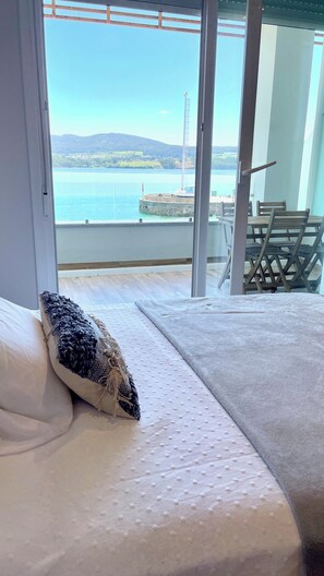 Desk, iron/ironing board, WiFi, bed sheets - The Cliffs A Ribeira - Peizas (Foz)