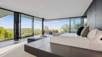 5 habitaciones, escritorio, tabla de planchar con plancha y wifi