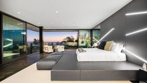 5 bedrooms, desk, iron/ironing board, WiFi